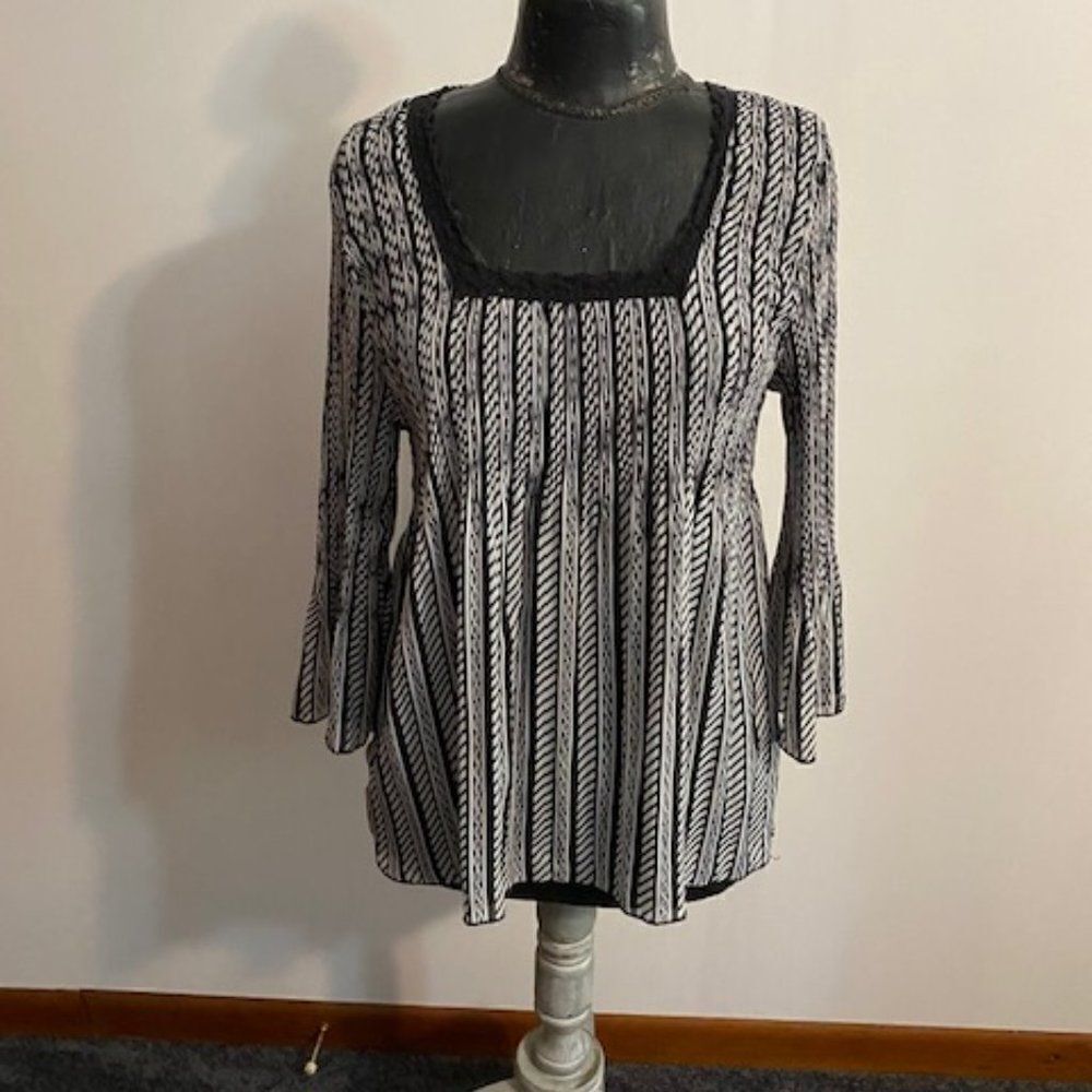 Nicola Vintage Pleated Black, White tunic, size Medium